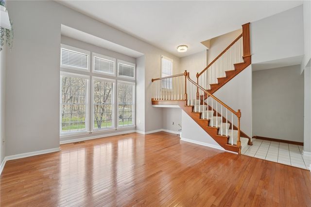 2119 Huntington Ct S, Franklin Park, PA 15090
