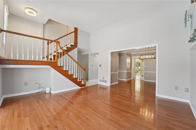 2119 Huntington Ct S, Franklin Park, PA 15090