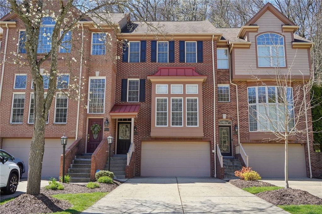 2119 Huntington Ct S, Franklin Park, PA 15090