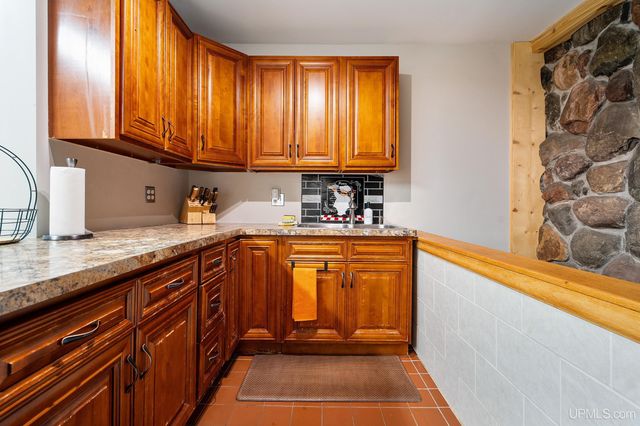 5964 E Us 2 Highway, Bessemer, MI 49938