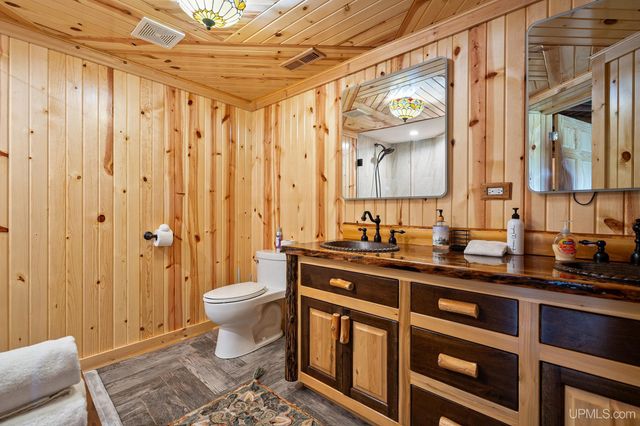 5964 E Us 2 Highway, Bessemer, MI 49938