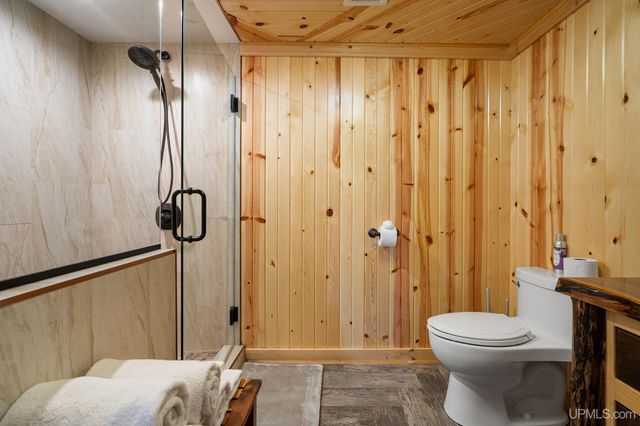 5964 E Us 2 Highway, Bessemer, MI 49938