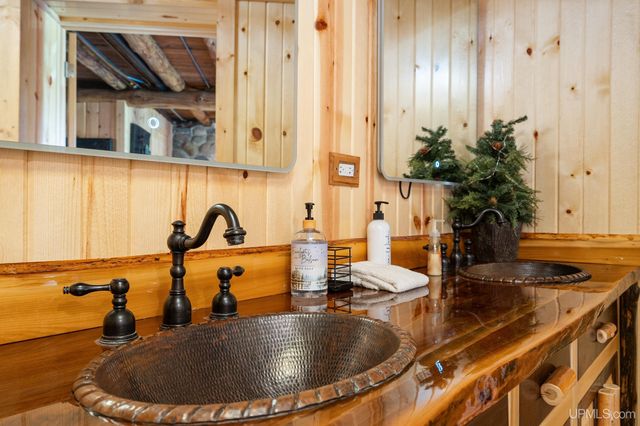 5964 E Us 2 Highway, Bessemer, MI 49938