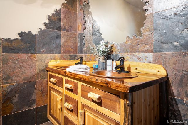 5964 E Us 2 Highway, Bessemer, MI 49938