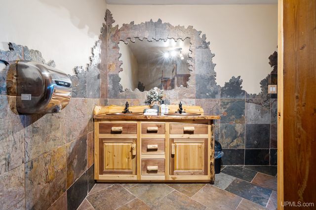 5964 E Us 2 Highway, Bessemer, MI 49938