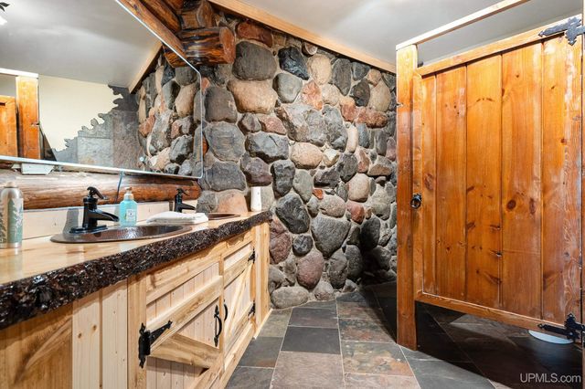 5964 E Us 2 Highway, Bessemer, MI 49938