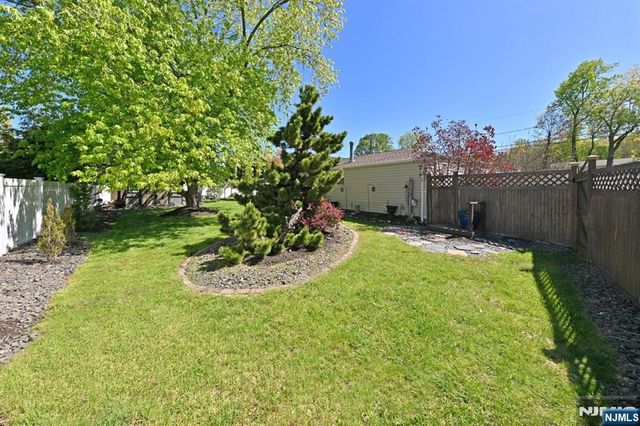 14 Emwood Drive, Emerson, NJ 07630