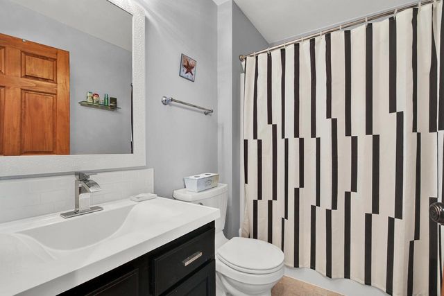 8529 S Golden Lake WAY, Franklin, WI 53132