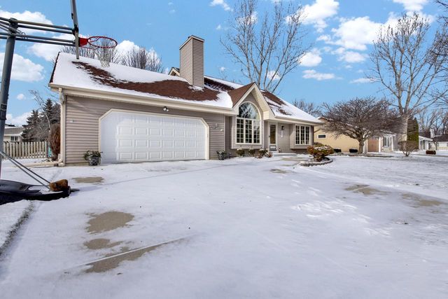 8529 S Golden Lake WAY, Franklin, WI 53132