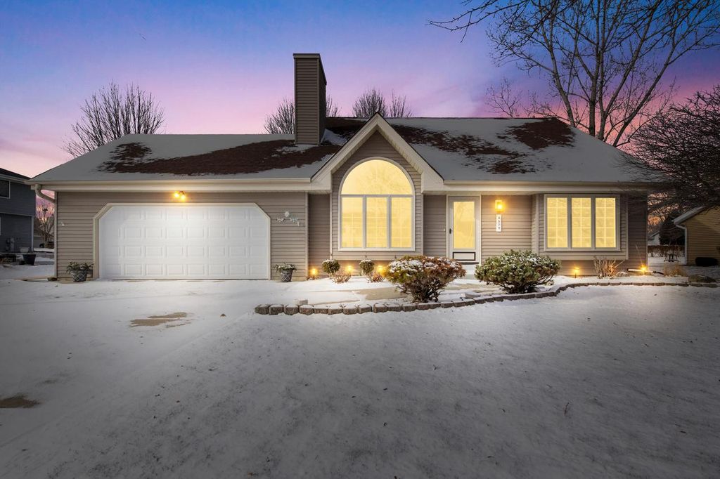 8529 S Golden Lake WAY, Franklin, WI 53132
