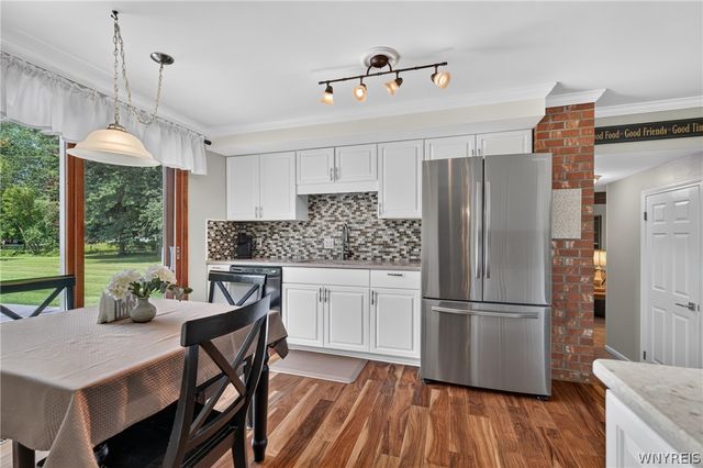 5030 Clearview Dr, Clarence, NY 14221