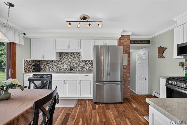 5030 Clearview Dr, Clarence, NY 14221