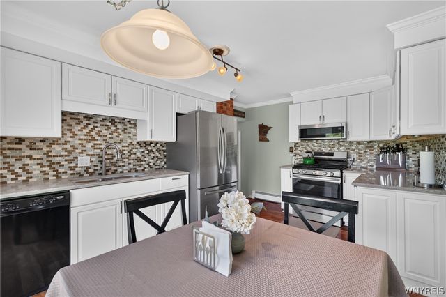 5030 Clearview Dr, Clarence, NY 14221