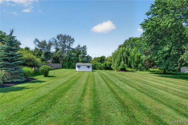 5030 Clearview Dr, Clarence, NY 14221
