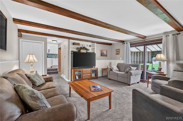 5030 Clearview Dr, Clarence, NY 14221