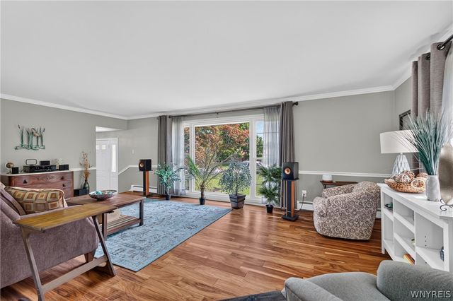 5030 Clearview Dr, Clarence, NY 14221
