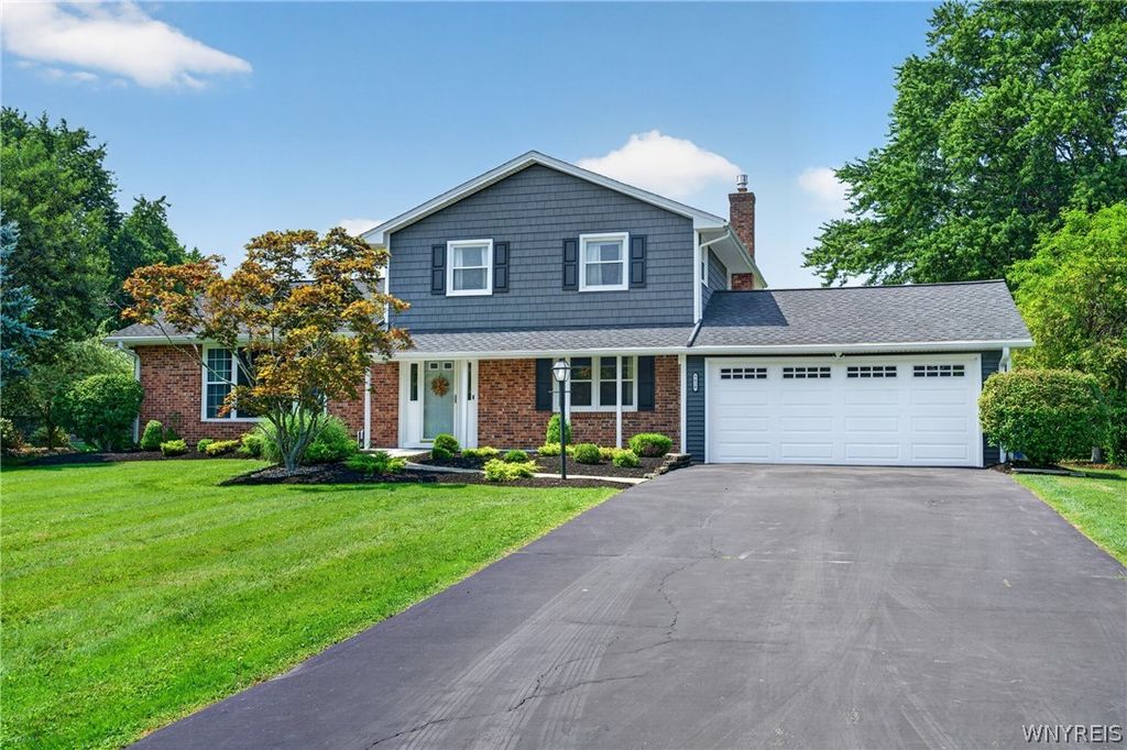 5030 Clearview Dr, Clarence, NY 14221