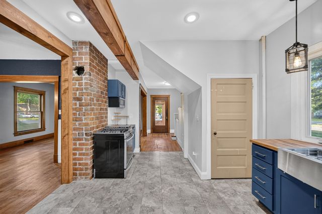 3011 64th Street, Urbandale, IA 50322