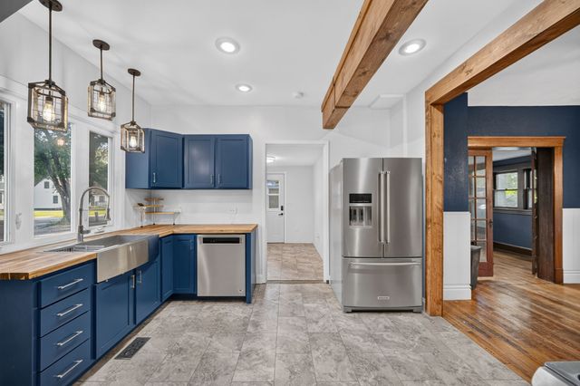 3011 64th Street, Urbandale, IA 50322