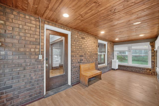 3011 64th Street, Urbandale, IA 50322
