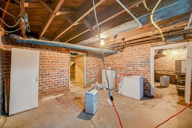 3011 64th Street, Urbandale, IA 50322