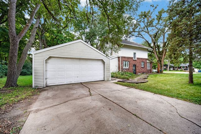 3011 64th Street, Urbandale, IA 50322