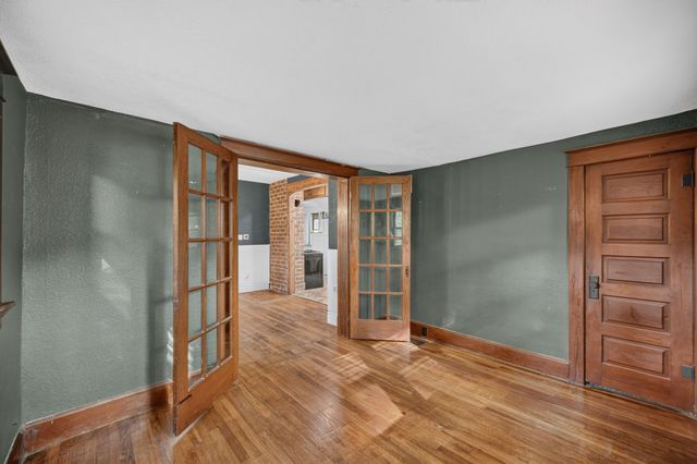 3011 64th Street, Urbandale, IA 50322