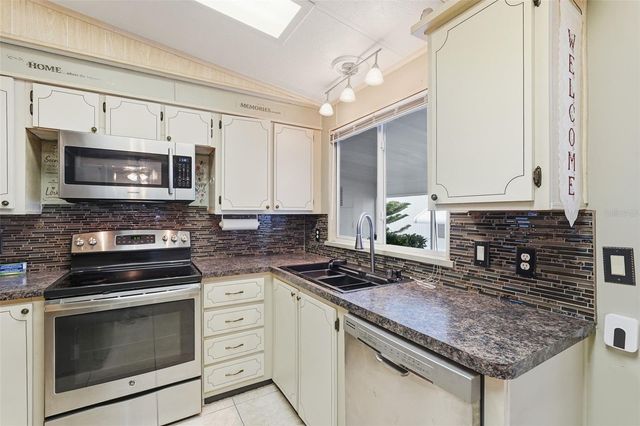 2101 MAUI DRIVE, Holiday, FL 34691