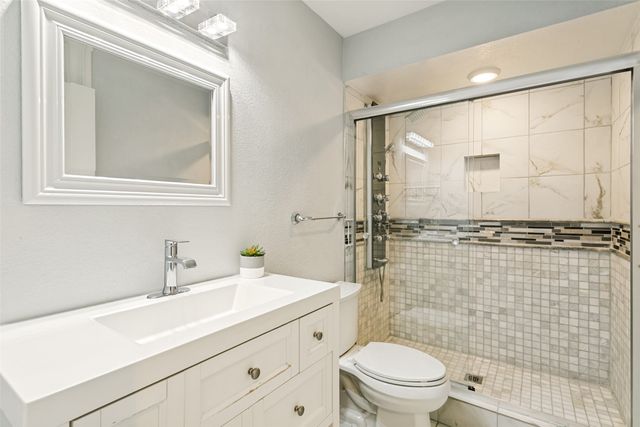 204 Tharp Drive, Highland Village, TX 75077