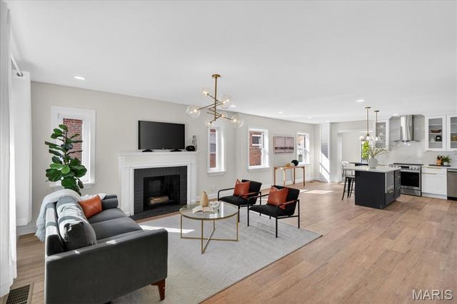 6409 Sutherland Avenue, St Louis, MO 63109