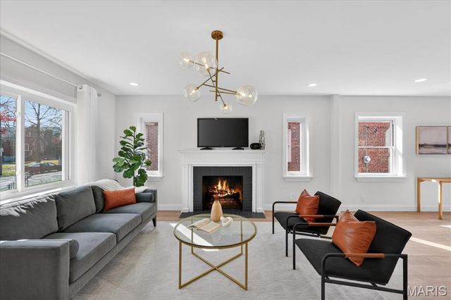 6409 Sutherland Avenue, St Louis, MO 63109