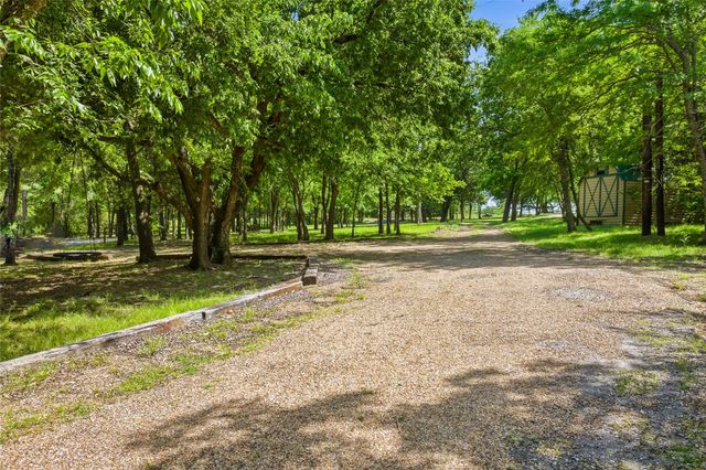 2003 Flowing Wells Road, Pottsboro, TX 75076