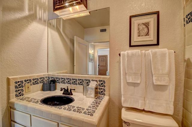 409 W Water St, Kerrville, TX 78028