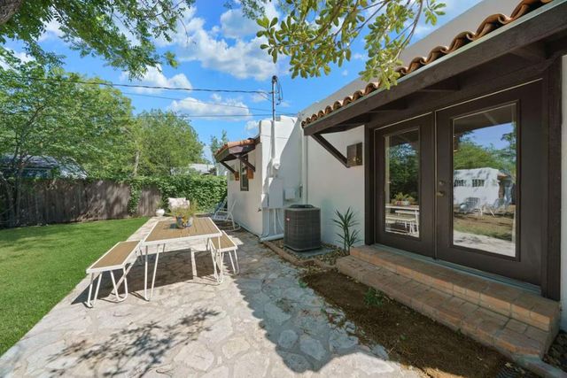 409 W Water St, Kerrville, TX 78028