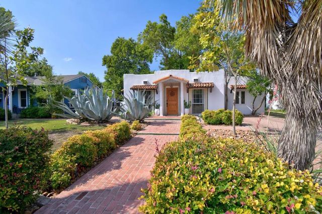 409 W Water St, Kerrville, TX 78028