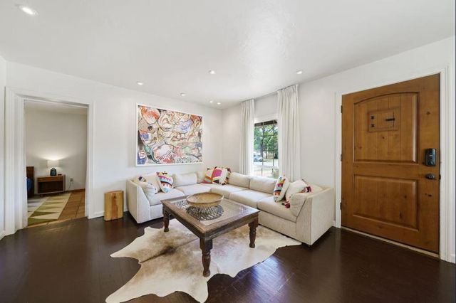 409 W Water St, Kerrville, TX 78028