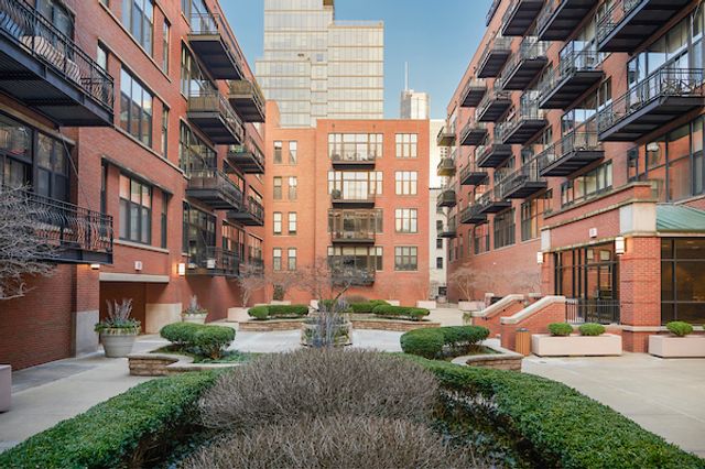 333 W HUBBARD Street 610-611, Chicago, IL 60654