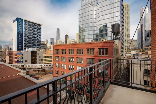 333 W HUBBARD Street 610-611, Chicago, IL 60654