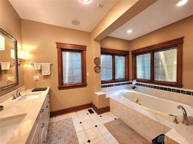 139 Signature Drive, Xenia, OH 45385