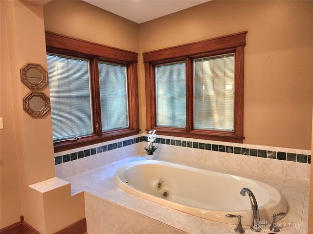 139 Signature Drive, Xenia, OH 45385
