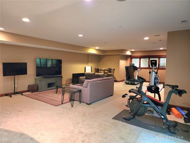 139 Signature Drive, Xenia, OH 45385