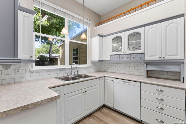 6146 VALLEY CLF, San Antonio, TX 78250