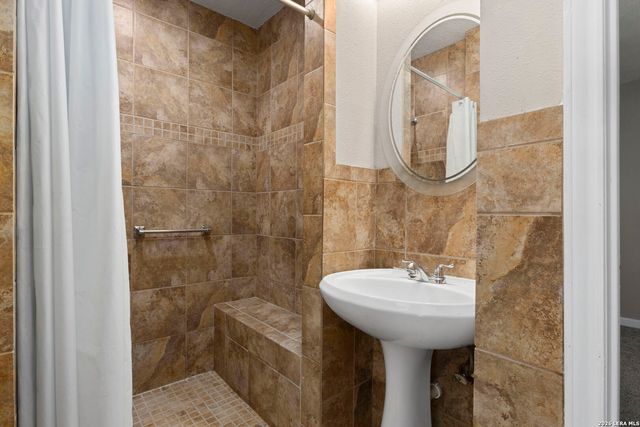 6146 VALLEY CLF, San Antonio, TX 78250