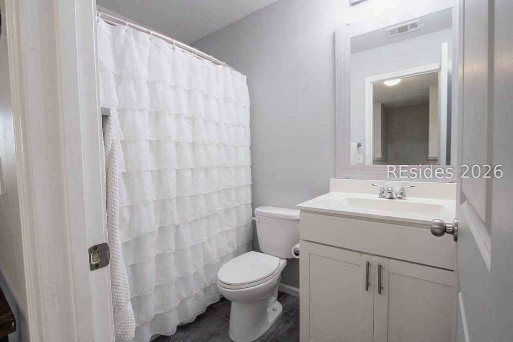 Image 10 of property listing at 4 Wando Pl, Beaufort, SC 29906