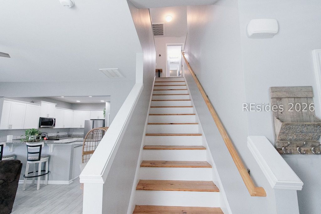 Image 5 of property listing at 4 Wando Pl, Beaufort, SC 29906