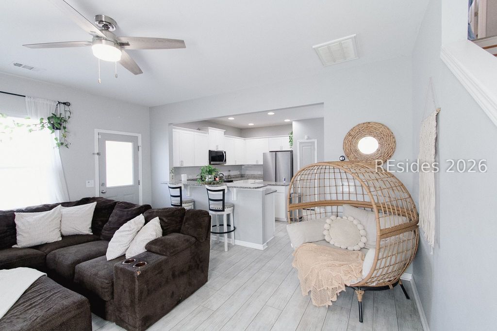 Image 6 of property listing at 4 Wando Pl, Beaufort, SC 29906