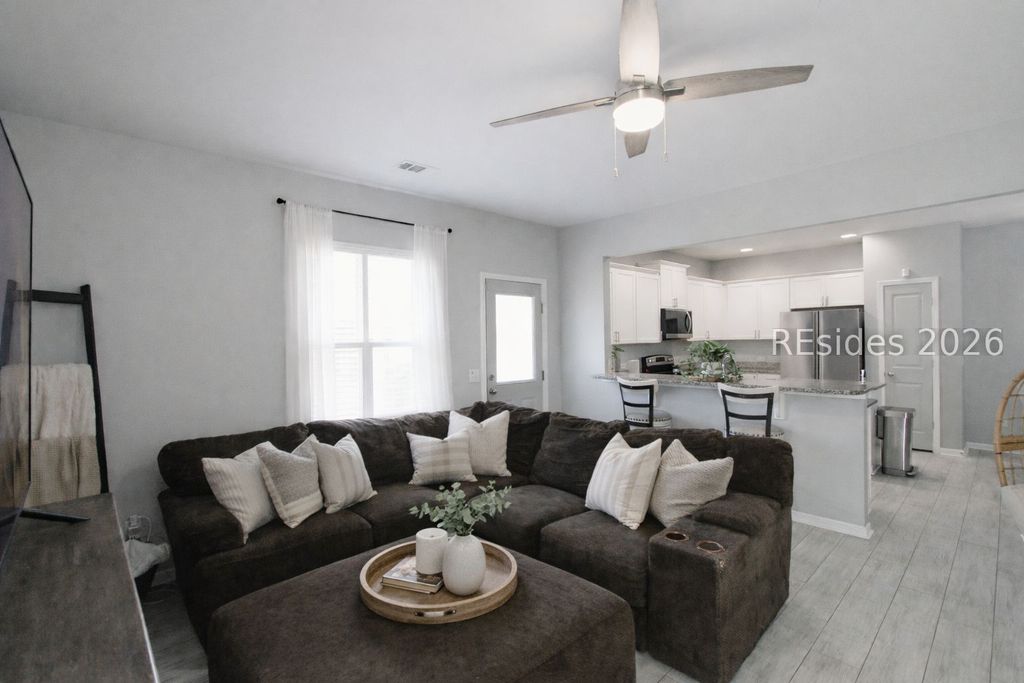 Image 7 of property listing at 4 Wando Pl, Beaufort, SC 29906