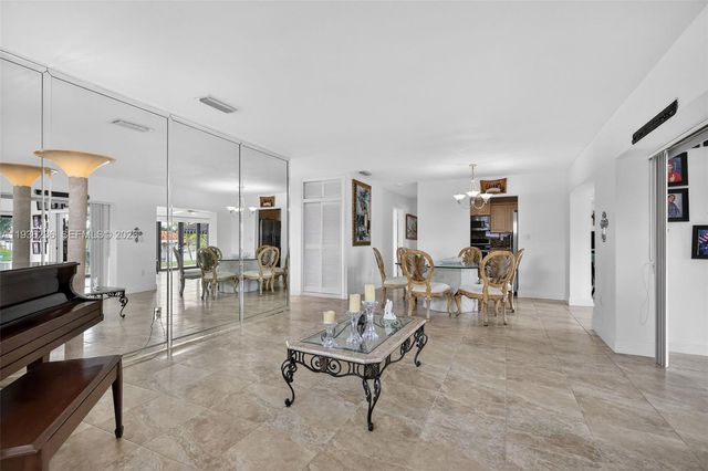 17841 NW 84th Ct, Hialeah, FL 33015