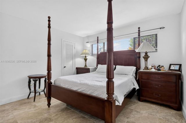 17841 NW 84th Ct, Hialeah, FL 33015