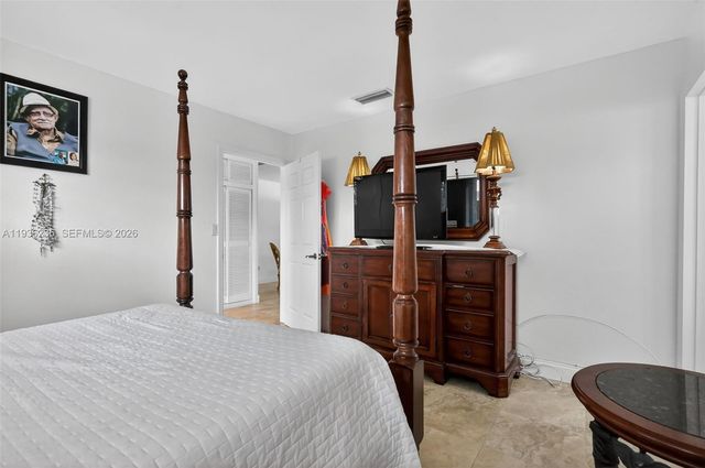 17841 NW 84th Ct, Hialeah, FL 33015